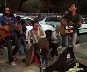 آواز خیابانی؛ گروه موسیقی که با ساز و آواز دلنشین حسابی گوشه خیابان مردم احساسی میکنه