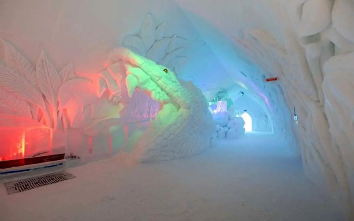0_Canadas-ice-hotel-has-created-a-3D-tour-so-you-can-experience-it-from-home (7)
