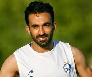 مدافع استقلال در فهرست خروج؛ چرا رقیب وریا از تیم جدا نمی‌شود؟