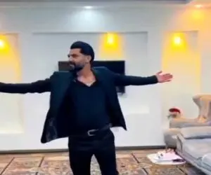 آواز شاد؛ حرکات موزون پدر با آهنگ امید حاجیلی واسه دختر کوچولوهای دوقلوش دیدن داره