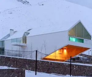 ویلای دشت 40 برنده مسابقه معماری/ معماری خلاقانه ساختمانی نیمه معلق در دماوند