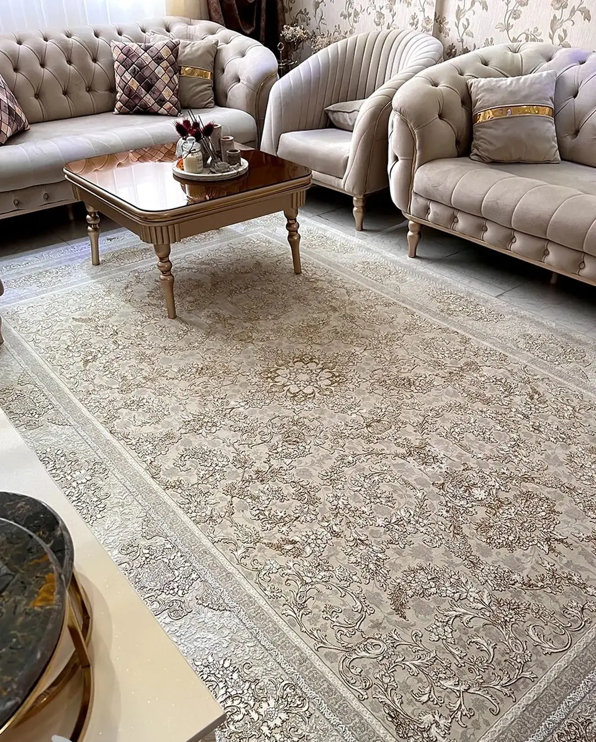 کدام رنگ فرش همیشه مد است؟/ سه رنگی که از مد نمی‌افتند و دکور را لوکس و اشرافی میکنند