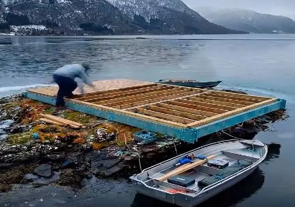 معماری خلاقانه؛ یه تیکه خشکی تو دریا پیدا کرد برا خودش جزیره اختصاصی ساخت