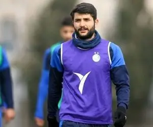 (عکس) تیپ جدید مدافع استقلال بعد از ازدست رفتن قهرمانی