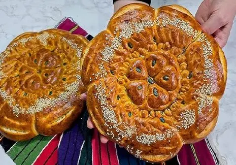 آموزش آشپزی؛ زیباترین نون جهان که روش نقش و نگار مثل قالی میکشن بعد میپزن چه استعدادی