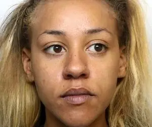 مادری که به جرم رها کردن کودکش در وان حمام، دستگیر شد 