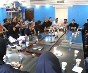جلسه مصطفی آجورلو با مشوقین باشگاه استقلال؛ ماجرا چیست؟