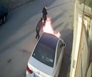 آتش زدن ماشین لاکچری در بوشهر توسط دو موتور سوار!