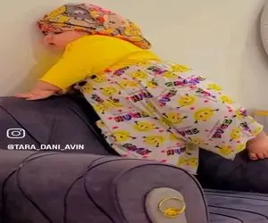 سکانس خندان؛ همسایه داره دعوا میکنه فضول خانوم قلقلی چسبیده به دیوار گوش کنه میپاچی