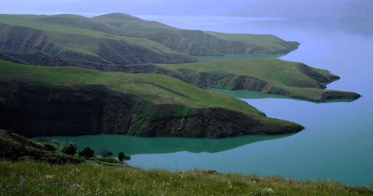 Iran_-_Alborz_-_Taleghan_Lake_-_panoramio