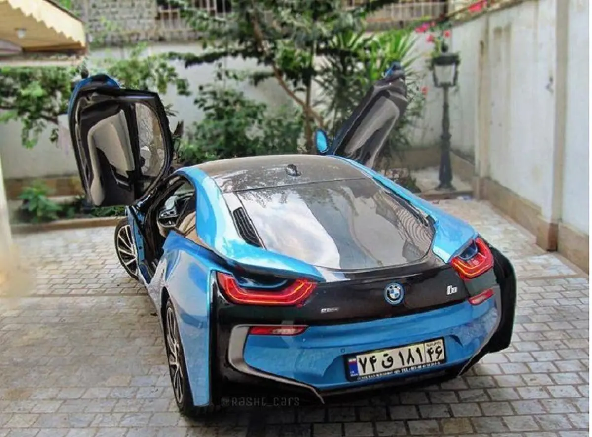 بی ام دبلیو I8