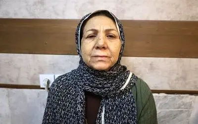 این خانم نه چندان جوان از طلا فروشی های کرج دزدی می کرد