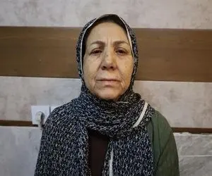 این خانم نه چندان جوان از طلا فروشی های کرج دزدی می کرد