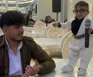 آواز محلی؛ کوتا قامت ترین مرد ایران با 50 سانت قد رو میز تالار چه آهنگ کوردی خوند