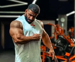 سرعت عجیب آنفالو کردن هادی چوپان در اینستاگرام