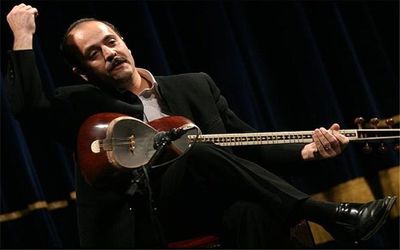 حرکت نمادین موسیقیدان ایرانی روی صحنه اجرا؛ جرم ساز کیوان ساکت چه بود؟