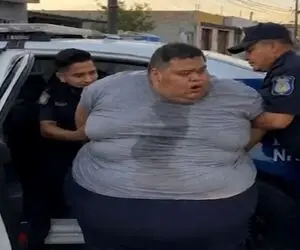 چاقی پردردسر؛ پلیسا از دستگیری مرد سنگین وزن فیلی عین چی پشیمون شدن