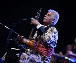 آواز ماندگار؛ فرج علیپور چه شاهانه آهنگ آفری قمرتاج رو میخونه سالن رفته رو هوا!