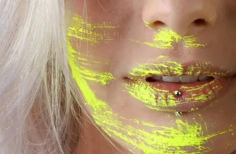 رنگ های رژ لب مناسب برای پوست گندمی؛ این ها رنگ پوستتان را 2 درجه روشن تر میکنند