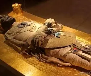 بریم داخل اهرام مصر ببینیم چه خبره؛ مومیایی عظیم الجثه و دستو پای عجیب و اشیاء ترسناک
