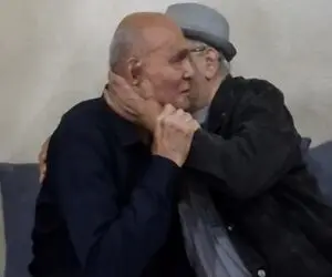 آواز احساسی؛ آخرین وداع جمشید هاشم پور بغل تو بغل اکبر عبدی
