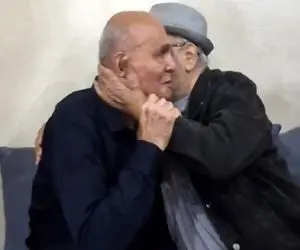 آواز احساسی؛ آخرین وداع جمشید هاشم پور بغل تو بغل اکبر عبدی