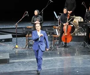 آواز اصیل؛ تا علیرضا قربانی گفت نمانده در دلم دگر توان دوری کل سالن بقیشو خوندن