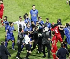 یک پرسپولیسی و یک استقلالی عوامل اصلی درگیری‌ در دربی