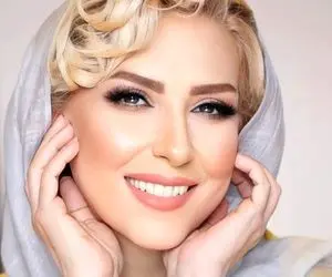 مرجانه گلچین رو تراس خونه لوکسش دکلمه عشقولانه میخونه که زارتی هوا تهران خفه اش میکنه