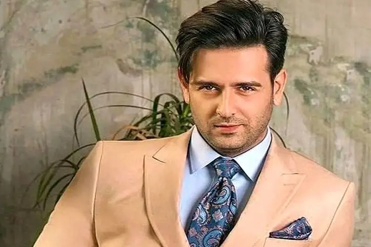 آواز معروفا؛ امیرحسین آرمان تو اغماء با خلوص غم میخونه اطرافیان بغصی کیو از دست داده