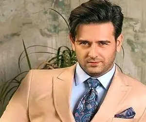 آواز معروفا؛ امیرحسین آرمان تو اغماء با خلوص غم میخونه اطرافیان بغصی کیو از دست داده