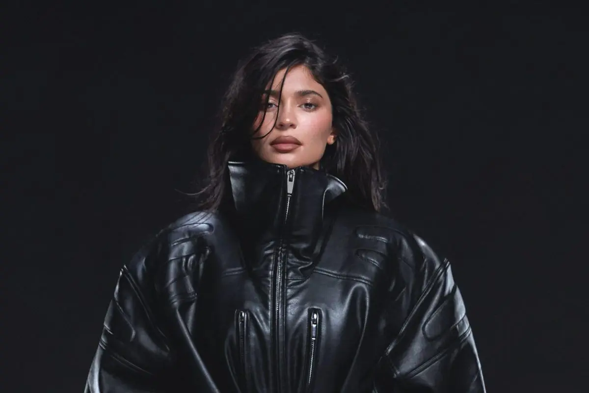 Kylie_KHY_Lookbook_Sep2023_S1_00117-1200x800