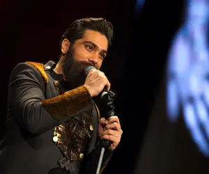 آواز بهشتی؛ علی زندوکیلی انقدر آهنگ روسری آبی رو دلنشین خوند که بشنوی روحت تازه میشه