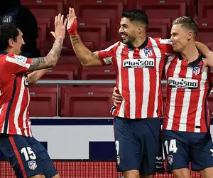 (عکس) ترفند عجیب لوئیز سوارز برای گلزنی به ختافه!