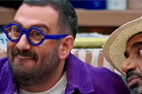 سکانس شاد/نیما بین آبدوغ خیار و مونیکا دست میزاره رو موز