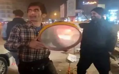 آواز خیابانی؛ آقاهه حس گرفت تو خیابون دایره خاست بزنه پشت سریش جوگیر شد اداهاش فقط