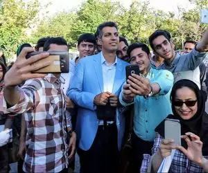 عصبانیت کیهان از عادل فردوسی‌پور؛ او حامی اراذل اجاره‌ای است