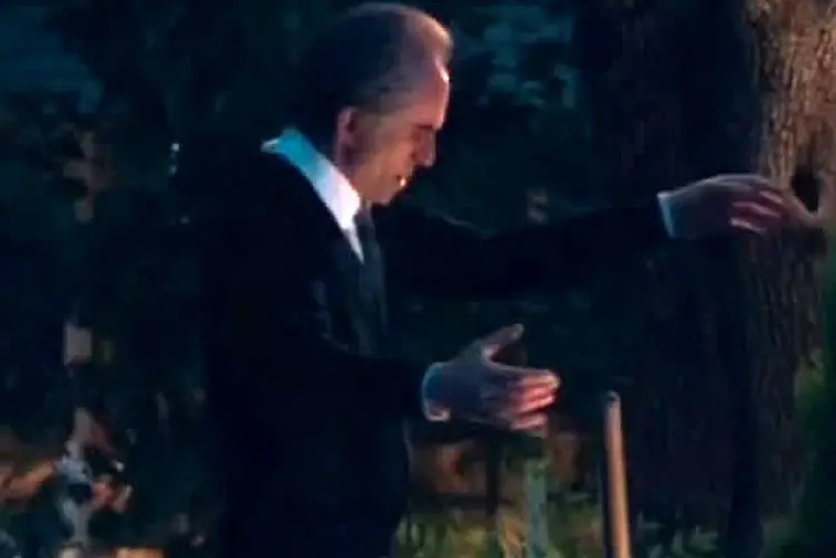 آواز هنرمندانه؛ بابک حمیدیان برای دخترش با چه عشوه ای میرقصه 