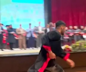 نسل زد؛ پسر تازه فارغ التحصیل خجالت نمیکشه پسره جلو استاداش پشتک زد