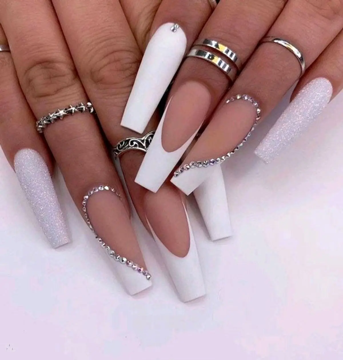 white-nail-model-for-girls-34