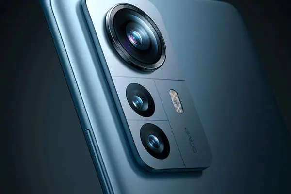 Xiaomi 12 prototype sports larger camera, different color