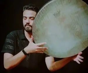 آواز جگرسوز؛ این آقای هنرمند اومد و نوحه پرطرفدار رو با دف زد بسیار اصیل و روح نواز