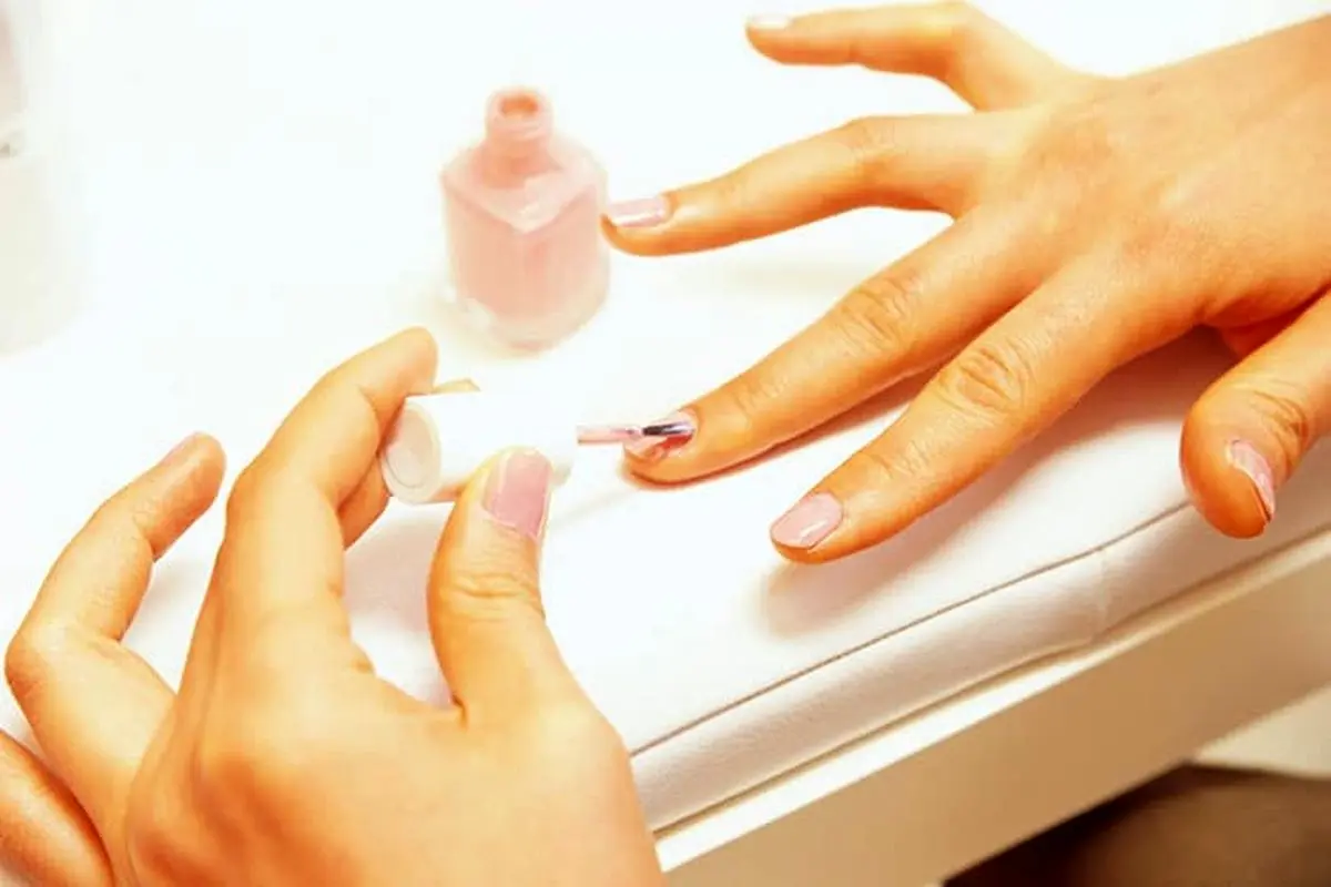 apply-nail-polish-8