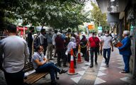 صف‌کشی برای فروش دلار در مقابل صرافی‌های تهران