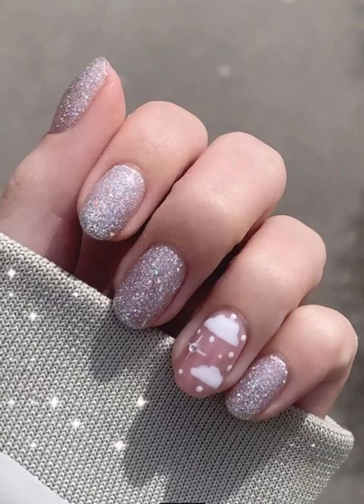 shiny-nail-model-for-girls-33