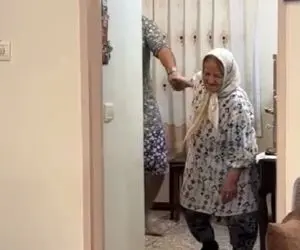 موقعیت خندان؛ پسر رفت خونه مامانبزرگ لباس راحتی نبرد حاج خانوم یچی داد پوشید نگم برات