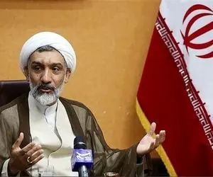 واکنش جالب پورمحمدی به ادعای ۳۰۰ دلار بودن قیمت عبایش