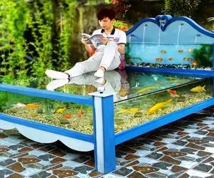 ابلهانه های جذاب؛ ساخت تخت خواب آکواریومی با سنگ و شیشه که خوابیدن روش رویاییه