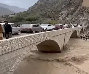 معماری طبیعت؛ فروریختن دراماتیک پلی که به تصویر کشیده شد