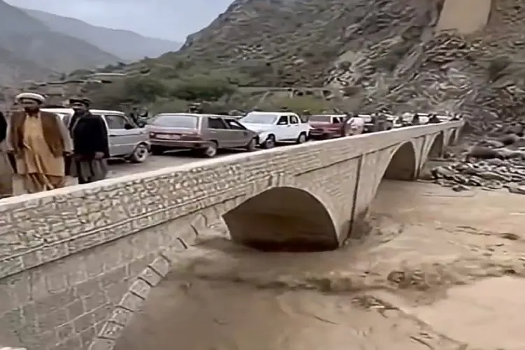 معماری طبیعت؛ دل یه دنیا برای مردم روی پل کباب شد اجل درشونو زد
